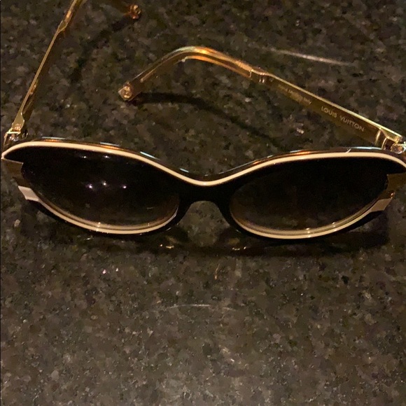 Louis Vuitton sunglasses - Picture 3 of 4